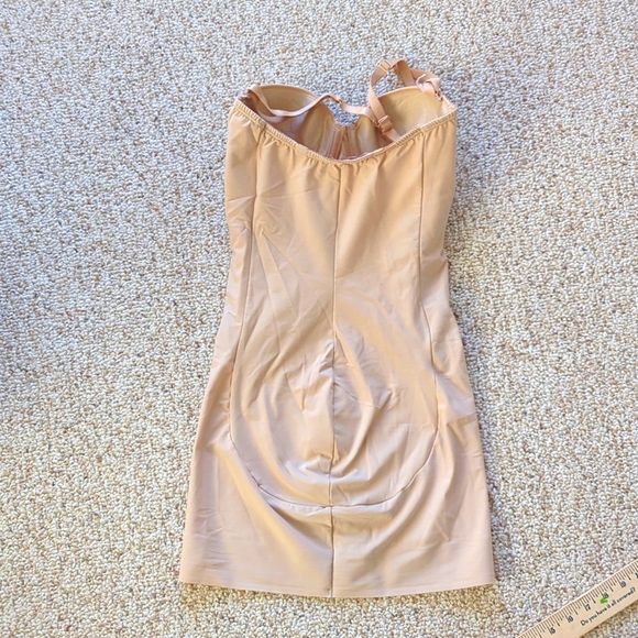 Naomi & Nicole® Shapewear, Shaping Convertible Strapless Bra Slip, nude. Size 36 - Picture 7 of 11